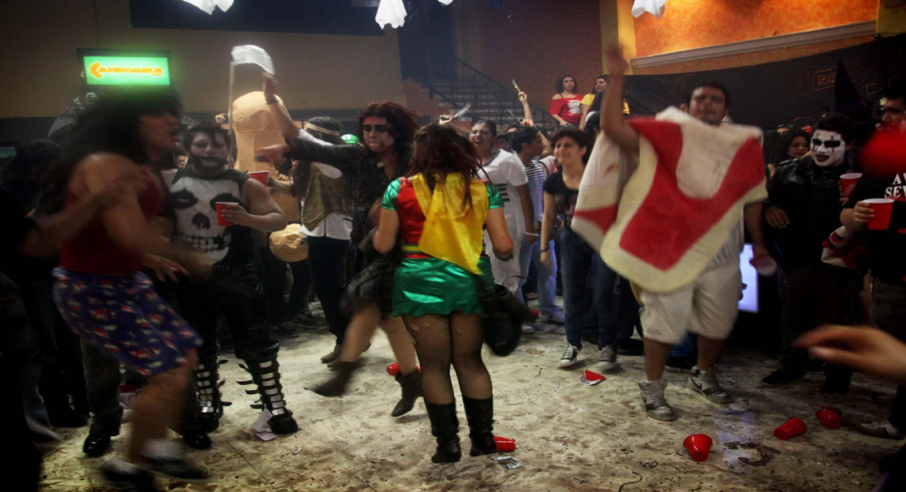 Te decimos cómo denunciar una fiesta de Halloween en plena pandemia