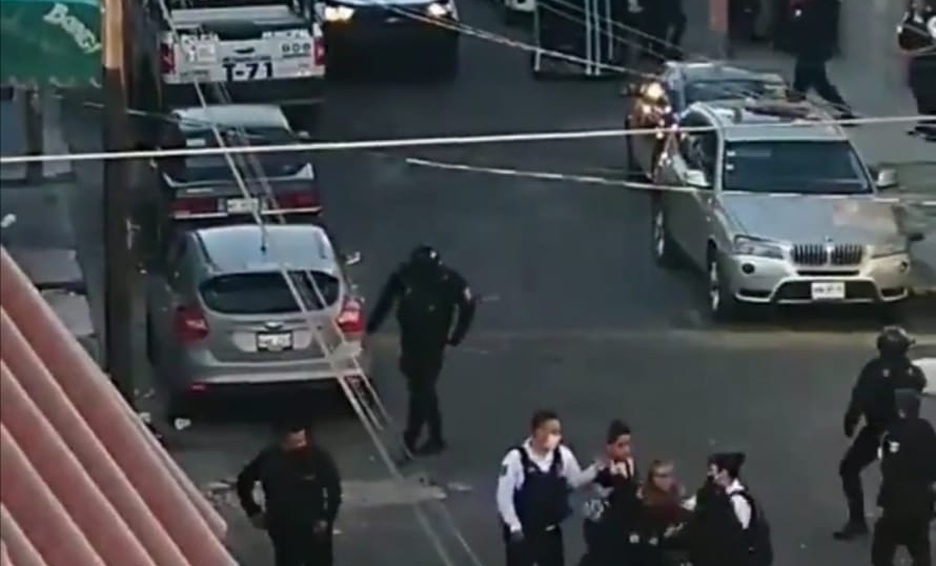 VIDEO Captan a policías disparando al aire en el EDOMEX