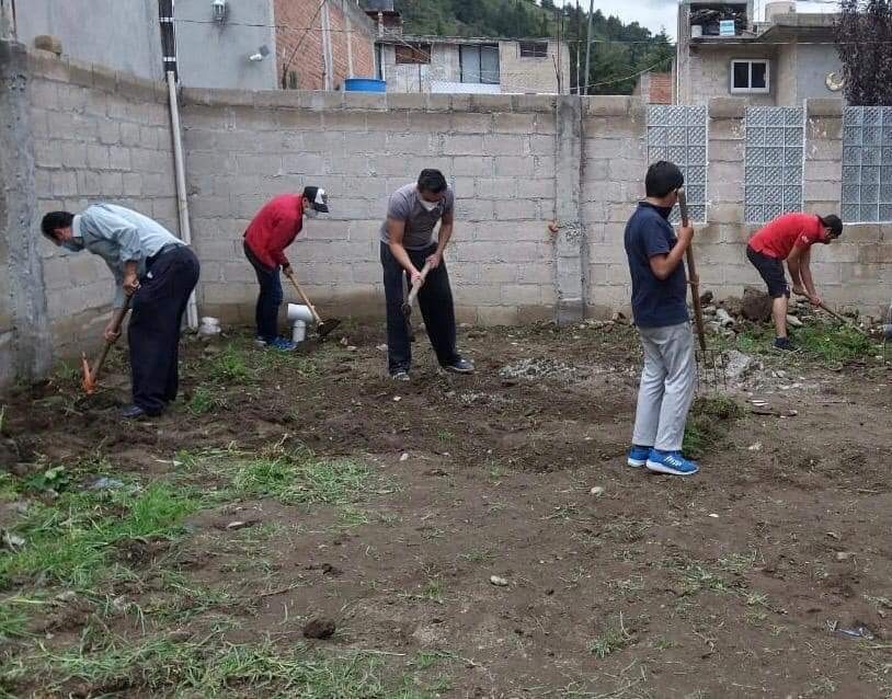 Entregan 100 huertos a familias, cubrebocas y gel antibacterial
