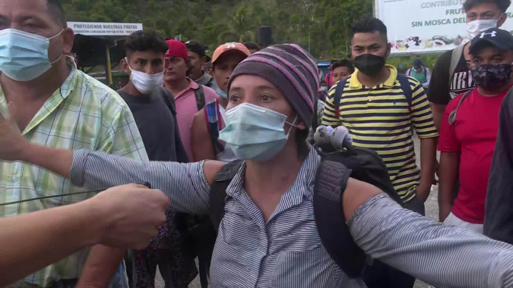 Un grupo de alrededor de mil migrantes localizados en la frontera con Chetumal-México afirman que “El Coronavirus es un invento de Trump”.