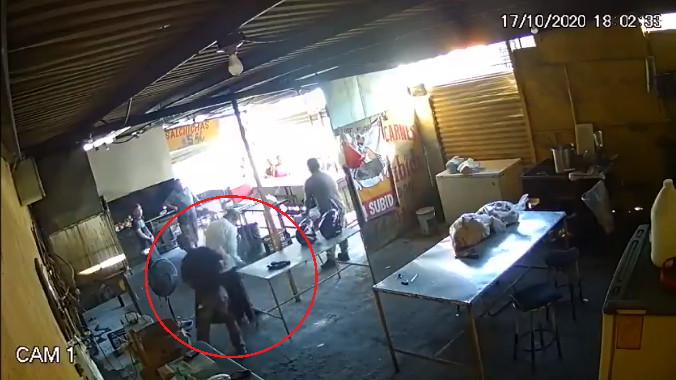 (Video) Harto de pagar cuota, empleado balea a extorsionador en Nuevo León