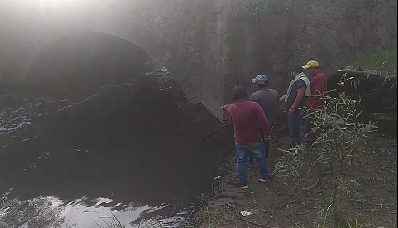 Dos hermanos son buscados tras caer al río Lerma dentro de su auto