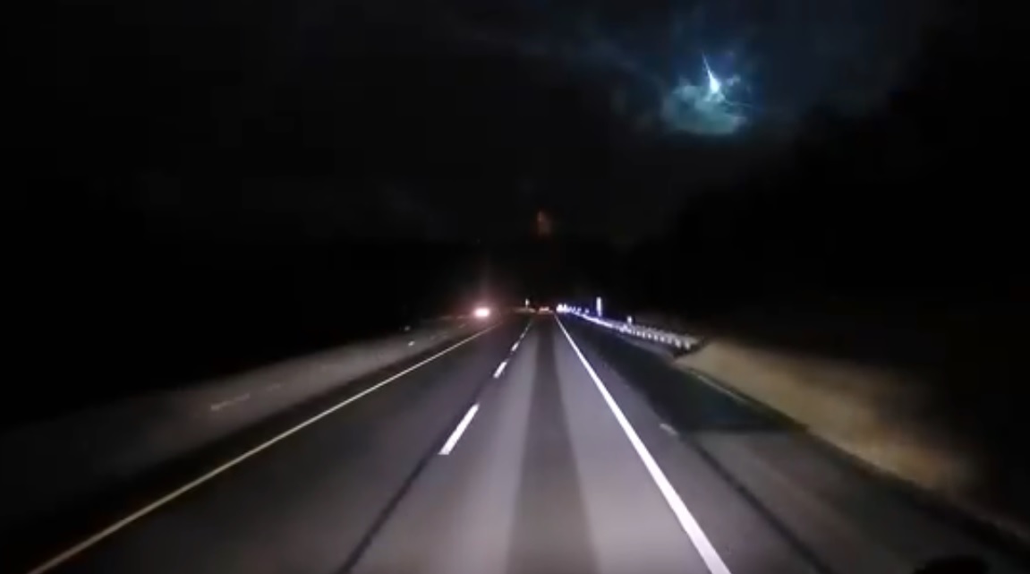 (Video) Meteorito ilumina el cielo nocturno