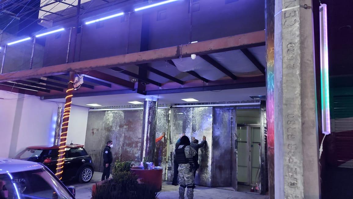 toluca-rescatan-a-posibles-victimas-de-trata-en-bar