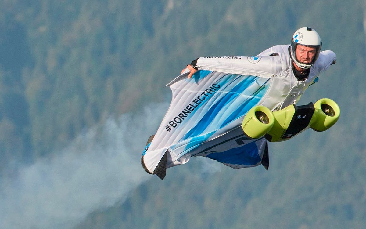 BMW lanza traje eléctrico aéreo que alcanza los 300 km/h