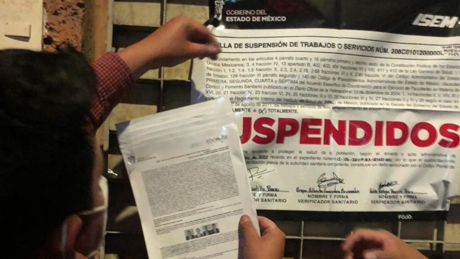 Suspenden bar en Toluca que supuestamente ofrecía show de sexo en vivo