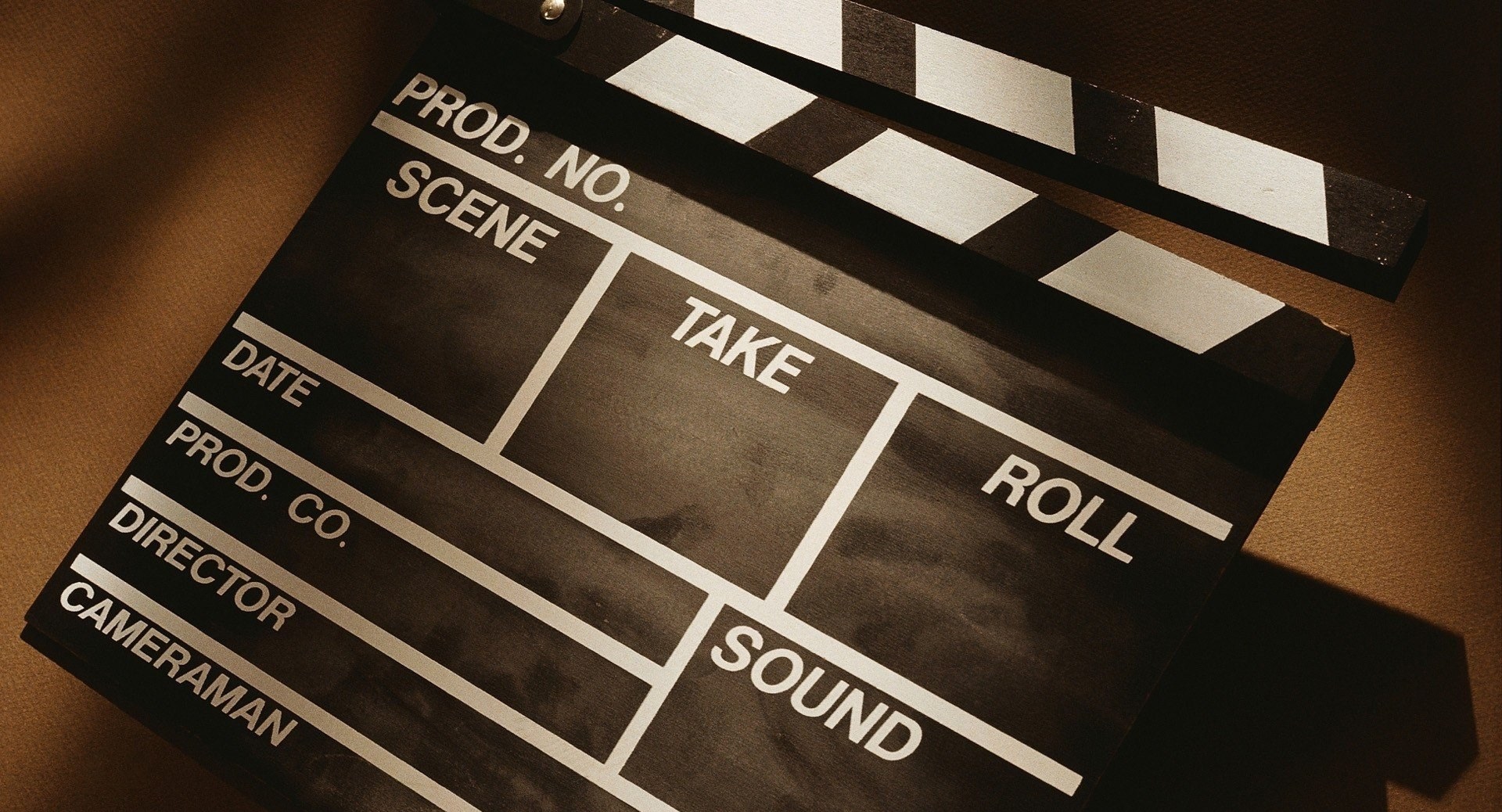 gana-2-mil-500-dolares-por-ver-peliculas-navideñas-desde-casa