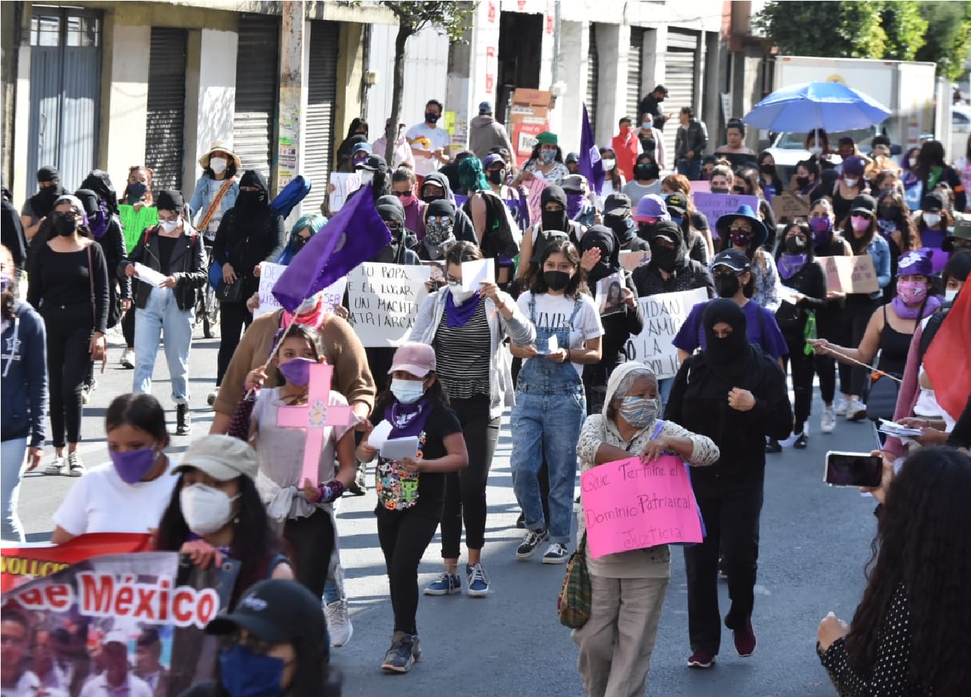 marchan-mujeres-en-contra-de-feminicidios-toluca