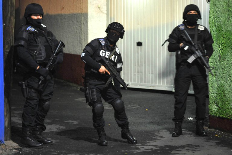 Rescatan a 9 menores de menos de 16 años en Iztapalapa