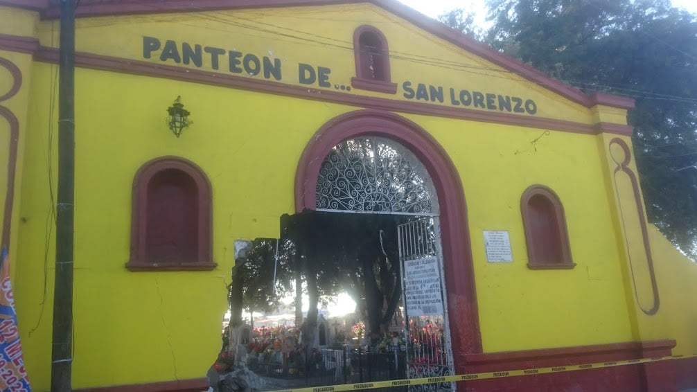 toluca-trailer-se-impacto-en-panteon-de-san-lorenzo-tepaltitlan2