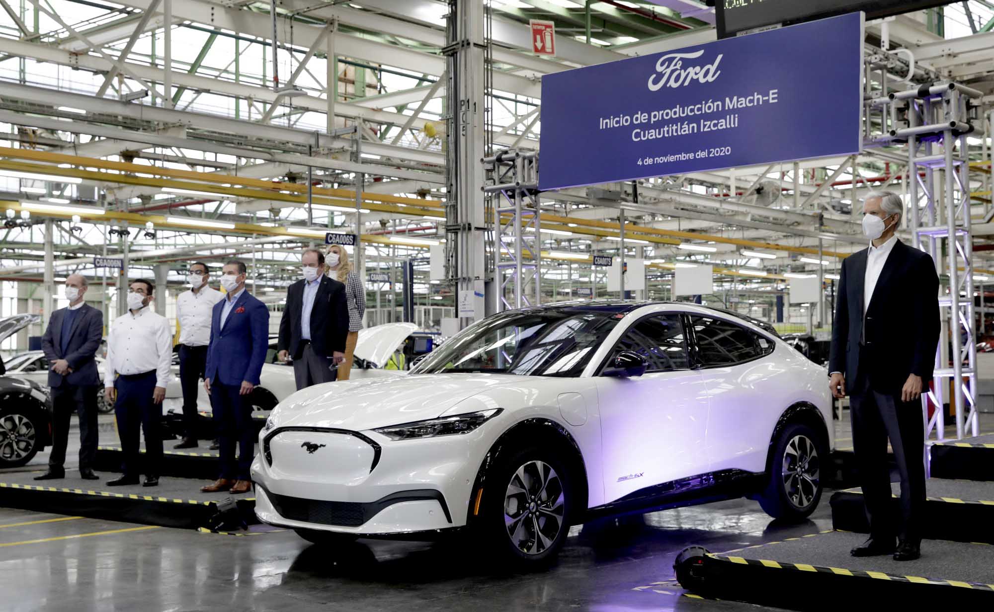 Alfredo del Mazo presenta el primer auto eléctrico fabricado en México