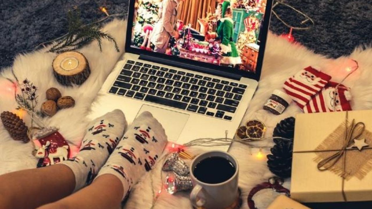 Empresa-te-paga-50-mil-pesos-por-ver-25-peliculas-de-navidad