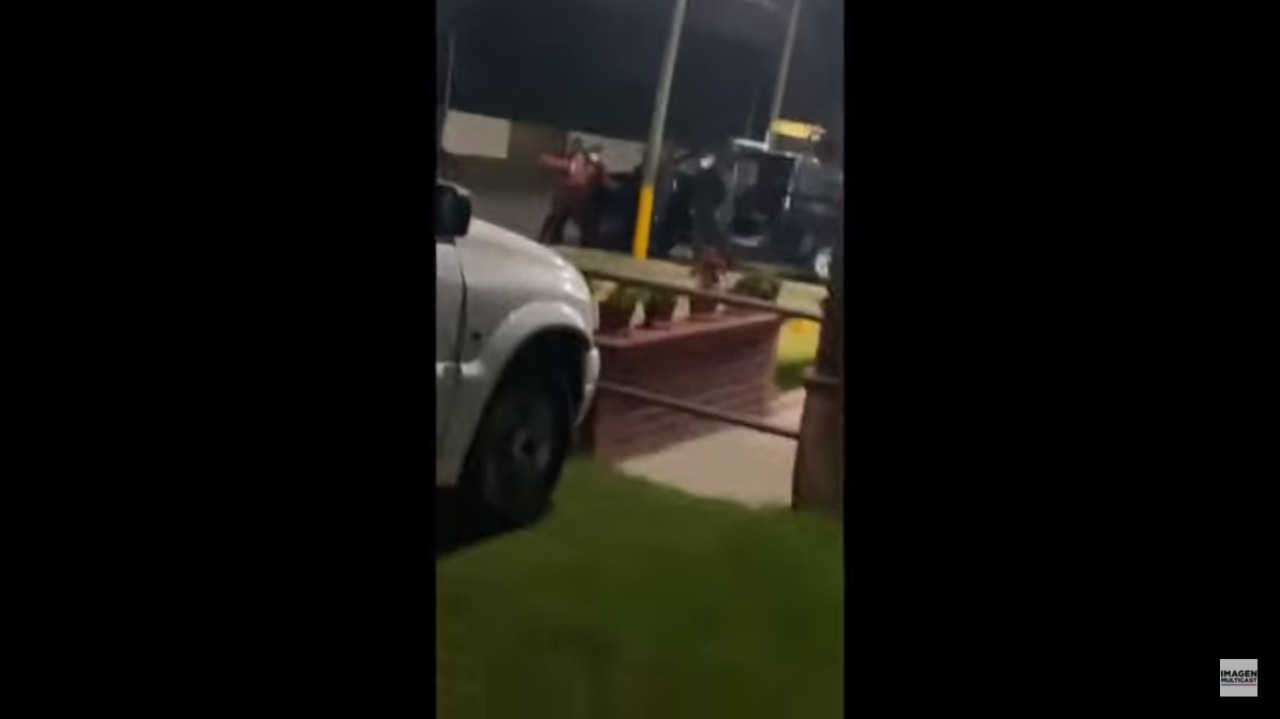 VIDEO || Jóvenes en Toluca son sometidos por policías