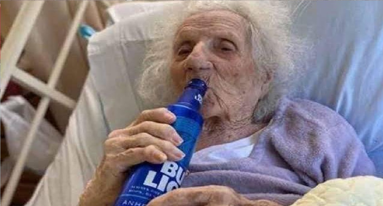 abuelita-103-años-cerveza-celebra-vencer-covid