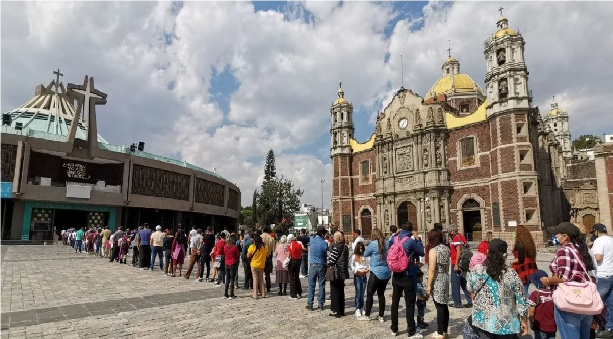 no-importa-el-covid19-fiels-hacen-fila-para-entrar-a-la-basilica
