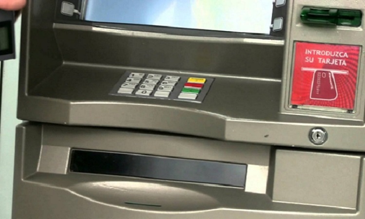 toluca-difunden-foto-de-sujeto-que-colocaba-trampas-en-cajeros