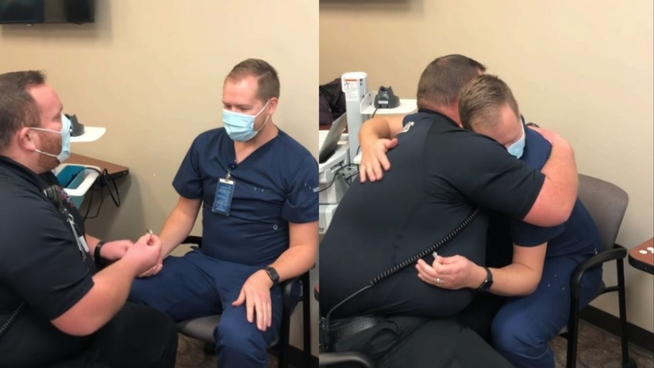 paramedico-le-pide-matrimonio-a-enfermero-luego-de-vacuna-contra-covid