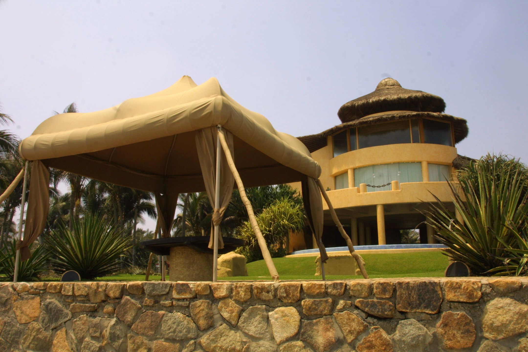 viral-exhiben-casa-abandonada-de-luis-miguel-en-acapulco-160494