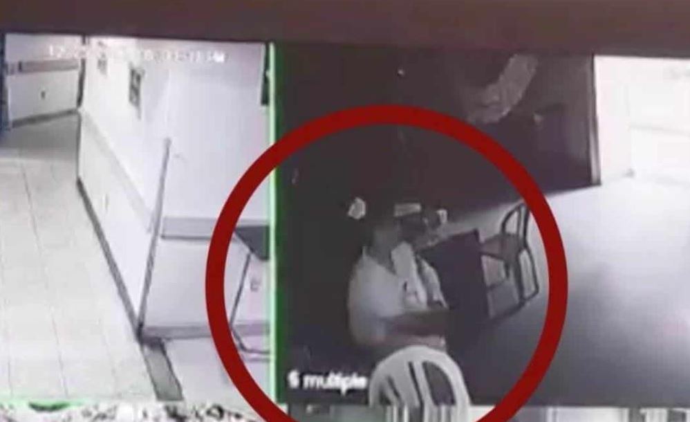 lady-enfermera-disfraza-a-su-mama-y-abuelita-para-vacunarlas