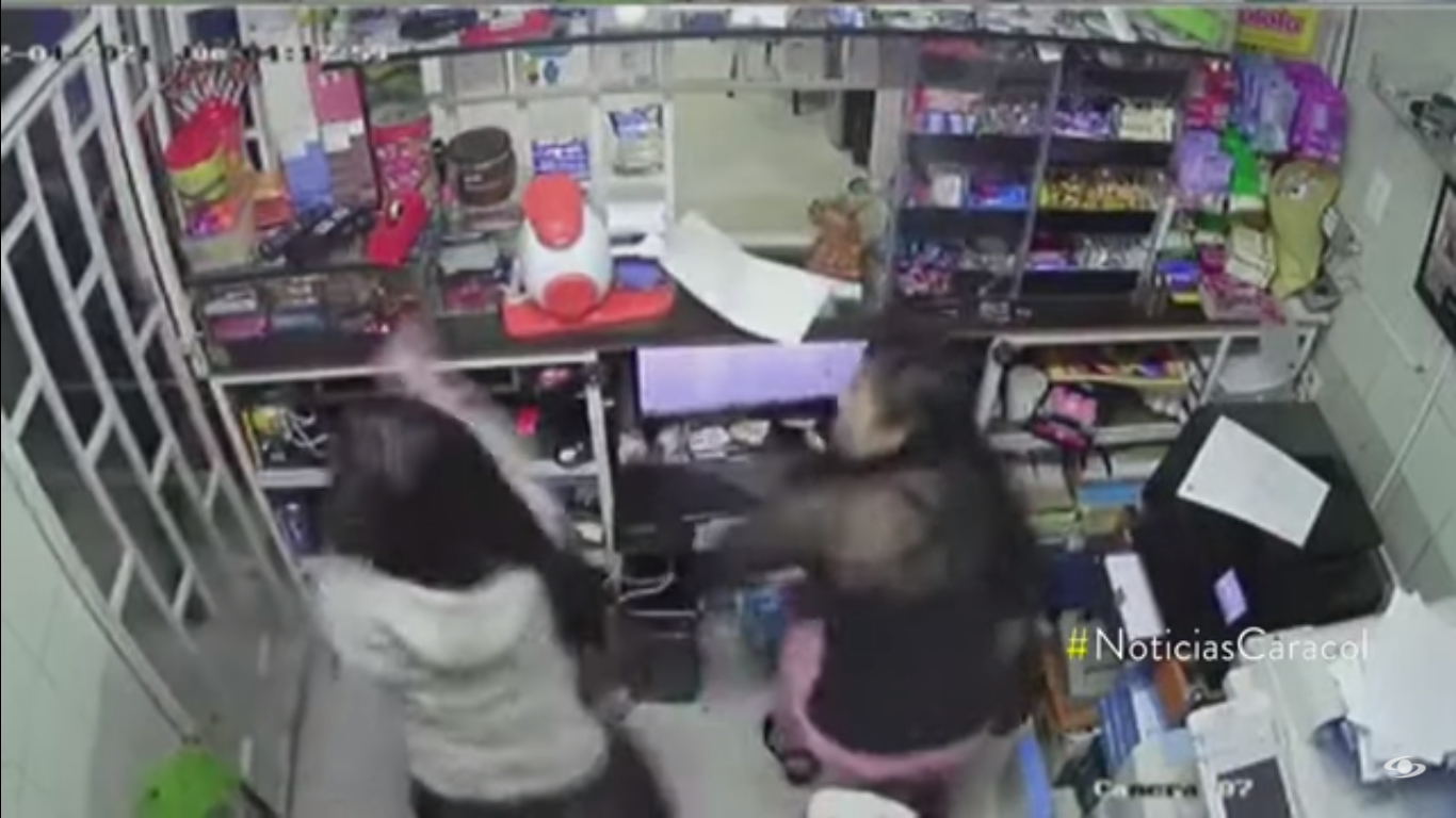 Video ll Niña de 14 años enfrenta a ladrones a machetazos