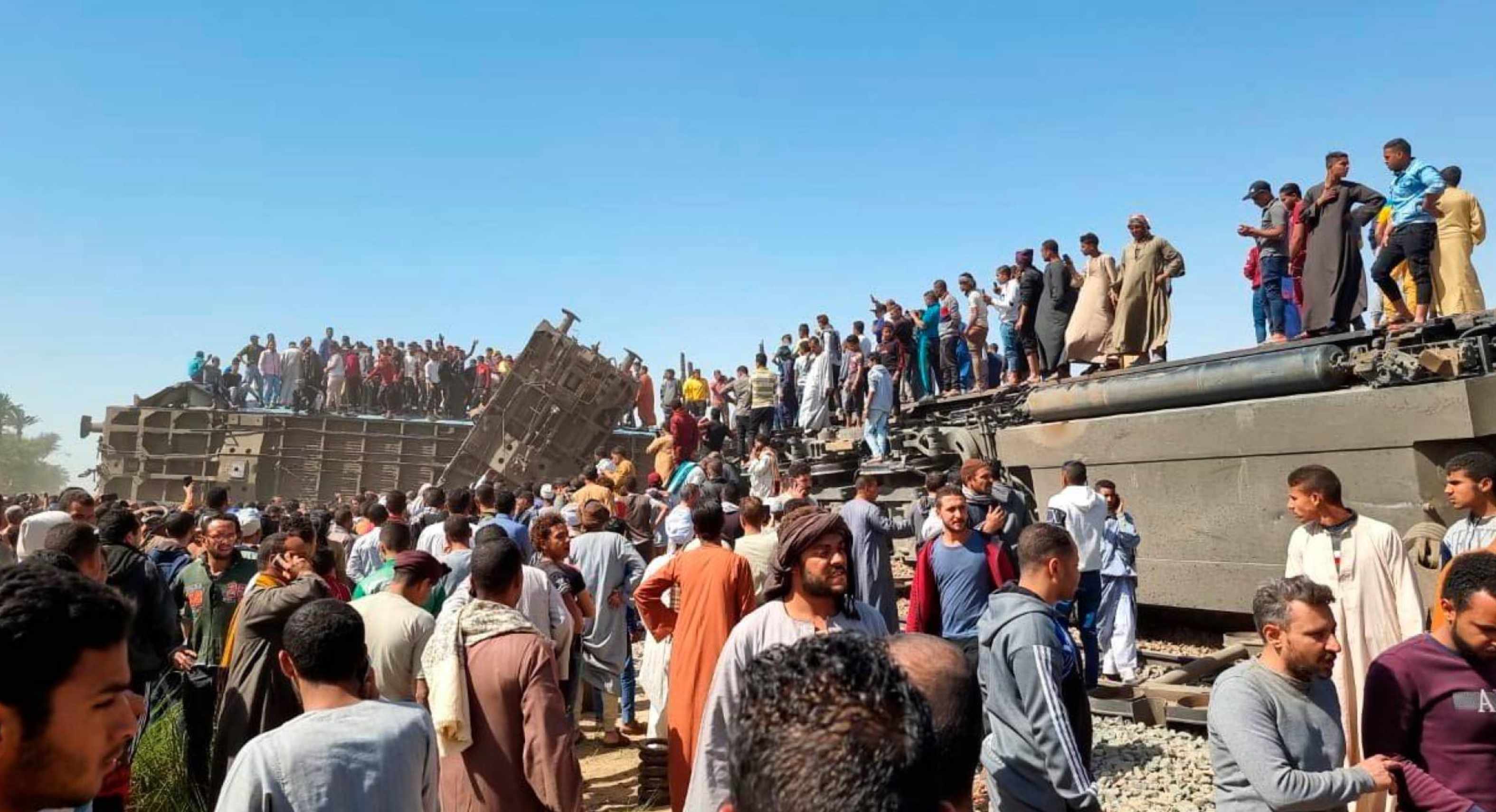 2 trenes chocaron en egipto dejando al menos 30 muertos y un centenar de heridos