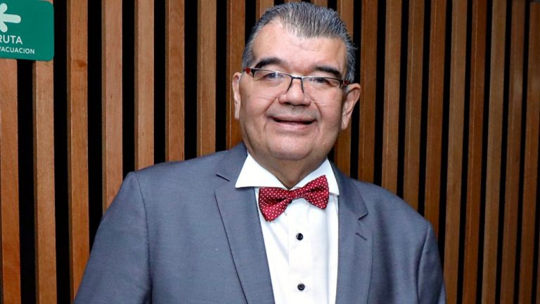 El histórico narrador regresa a la narración