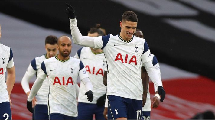 Erik Lamela festejando el gol con sus compañeros