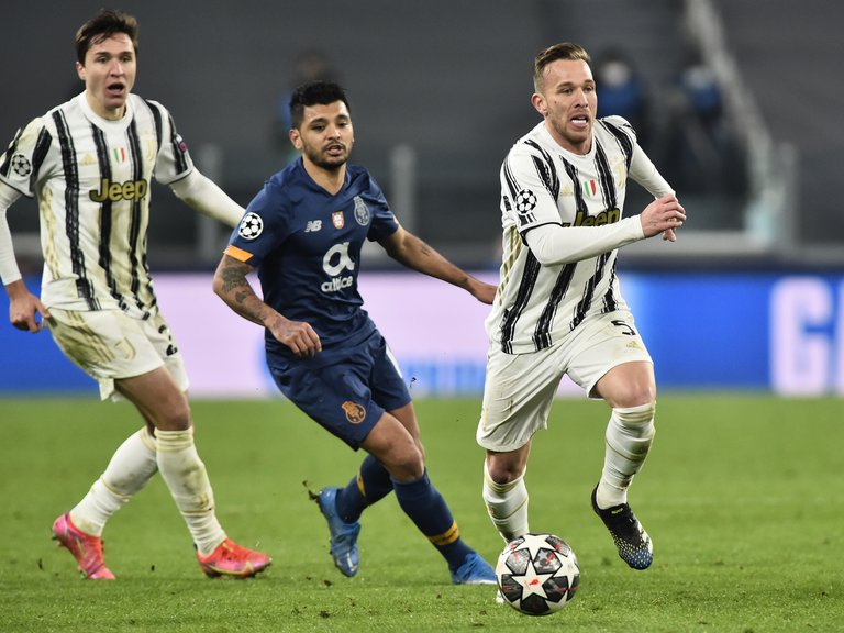 Jesús "Tecatito" Corona no se podía perder este partio.