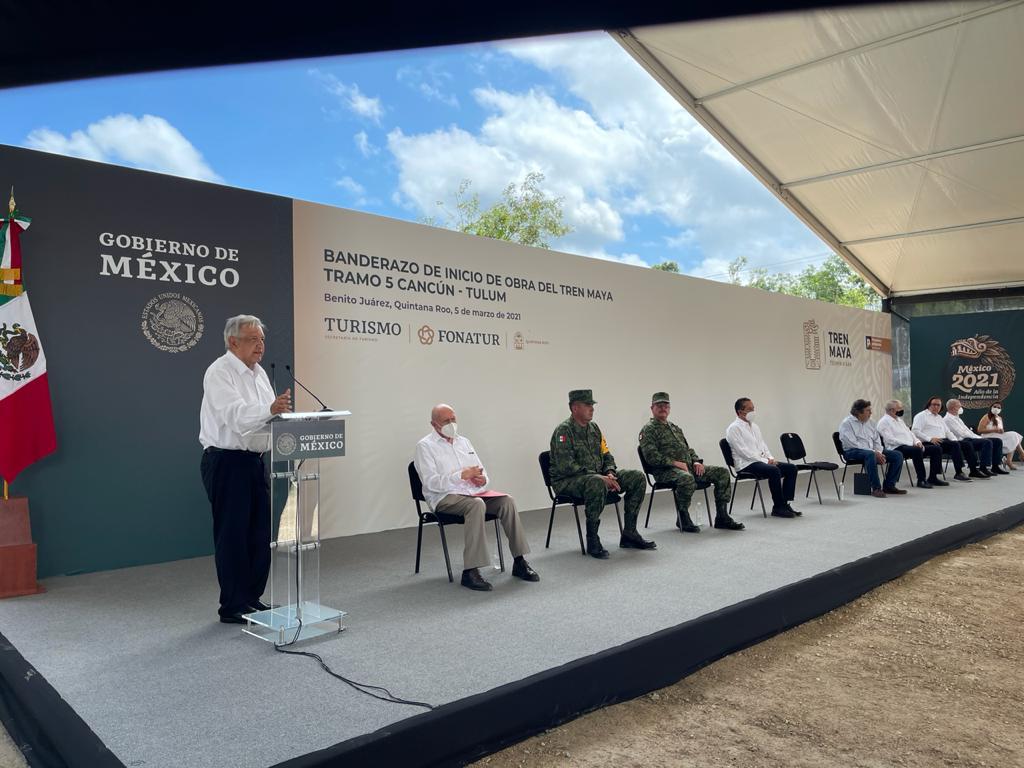 El presidente Andrés Manuel López Obrador, informó que uno de los tramos del tren será elevado para evitar el daño ecológico.