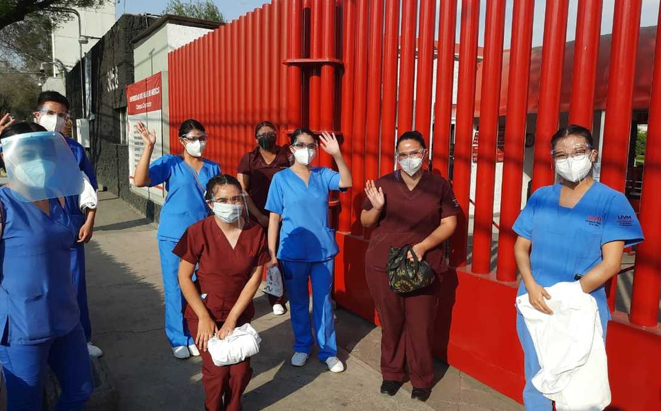 Alumnos de ciencias de la salud regresan a clases.