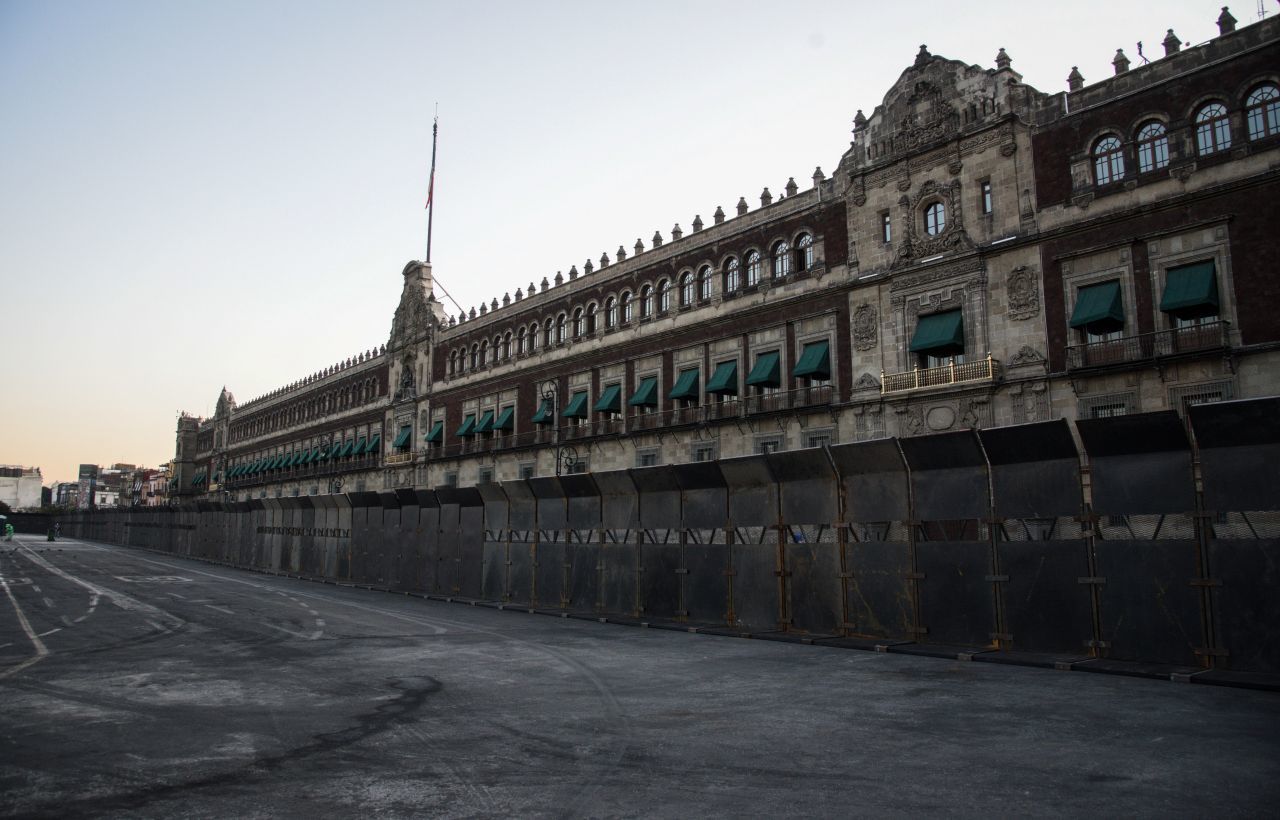 Ante el próximo Día de la Mujer el próximo lunes 8 de marzo, el Palacio Nacional de la Ciudad de México amaneció blindado la mañana de este primer sábado de marzo.