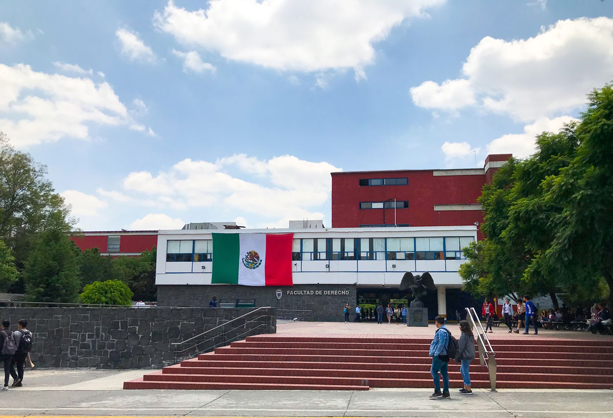 Foto de la facultad de derecho de la UNAM