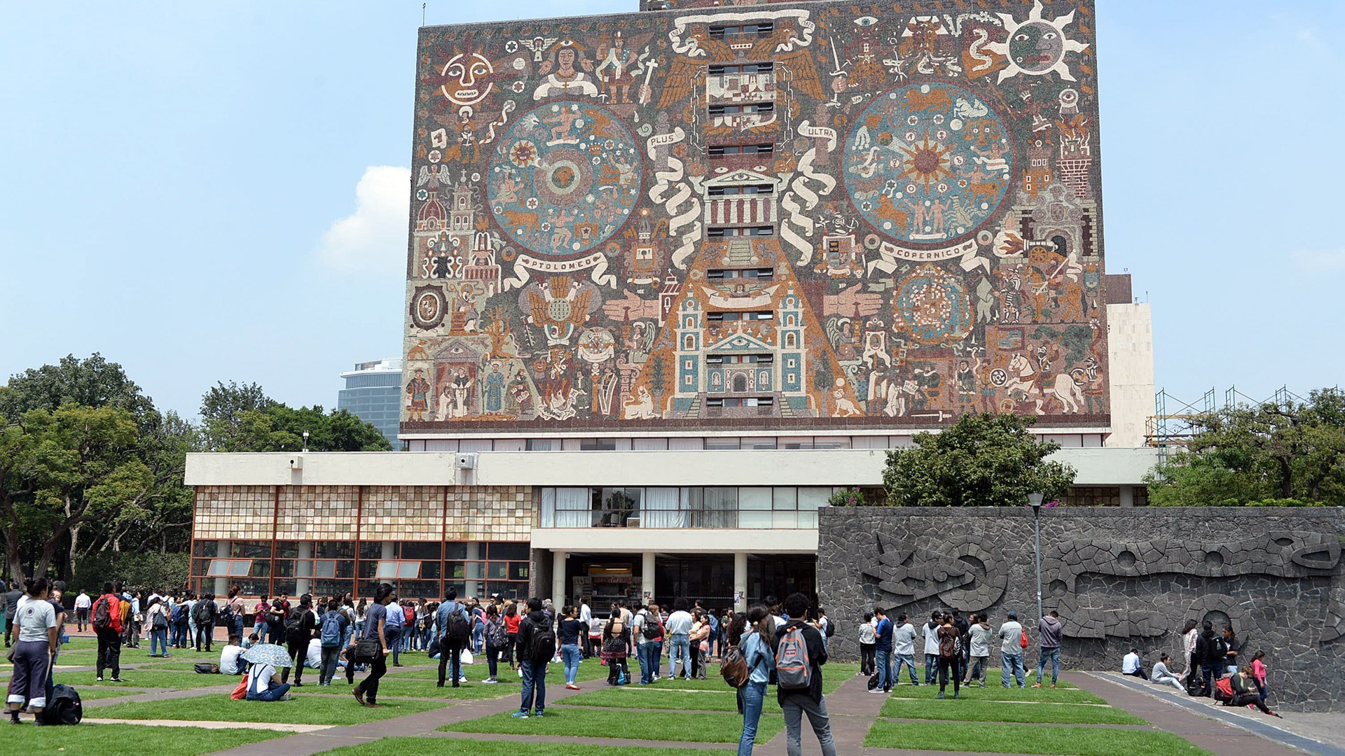 Debido a la actual pandemia de COVID-19, la UNAM ha decidió realizar un único examen de admisión a licenciatura para este ciclo escolar, abriendo un segundo periodo de registro