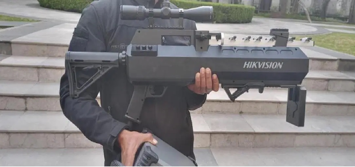 El uso de inhibidores de drones se volvió viral en redes sociales la tarde del pasado lunes, esto al ser confundidos con francotiradores, esto de acuerdo a diferentes usuarios de Twitter y Facebook.