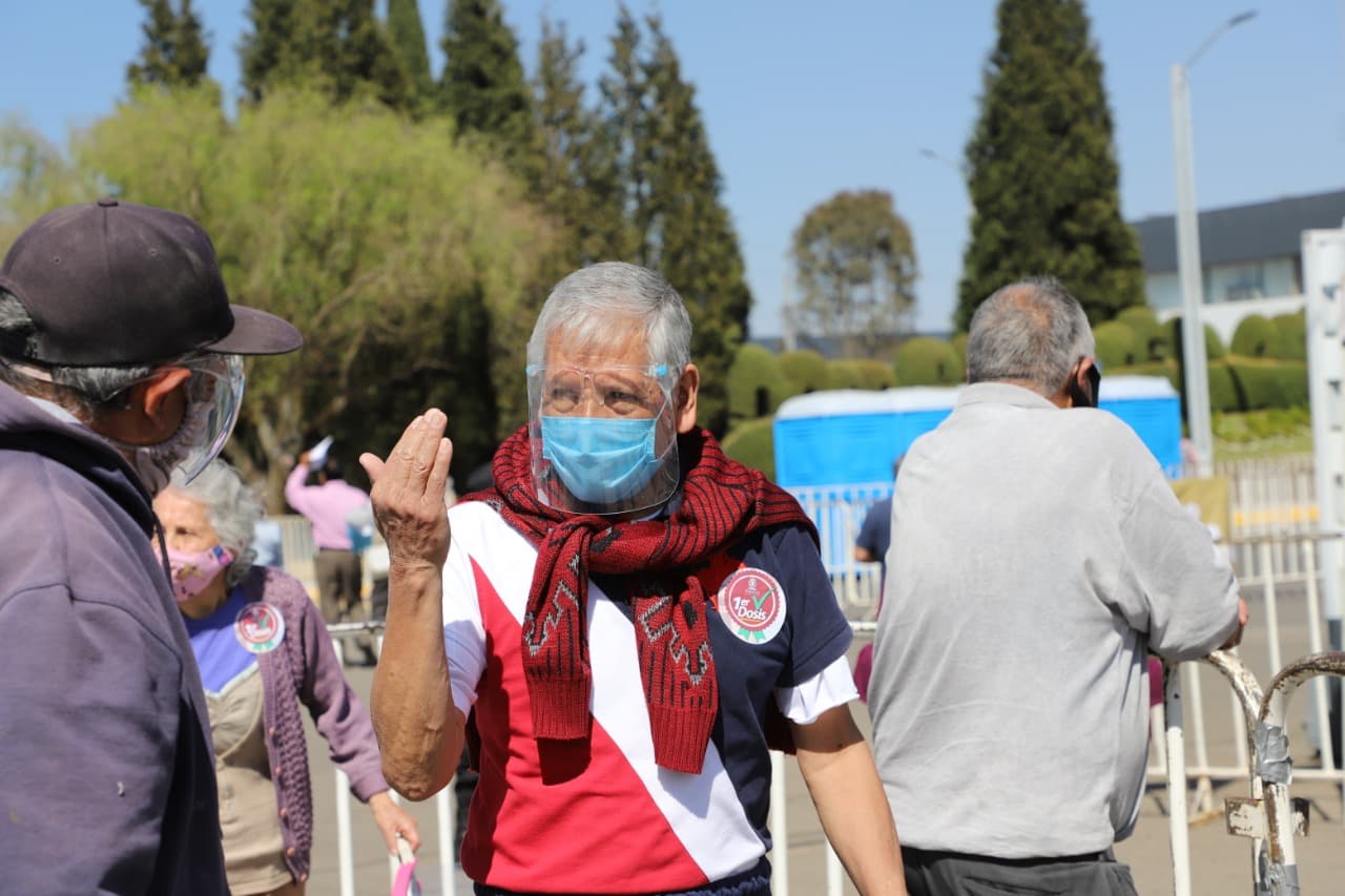 Los adultos mayores que han recibido la vacuna en alguno de los módulos de Toluca mencionaron el haber sido atendidos respetuosamente