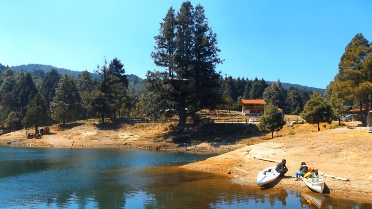 Peña de lobos es una reserva natural del edomex donde puedes rentar cabañas y acampar en el bosque, muy cerca de Toluca y la CDMX