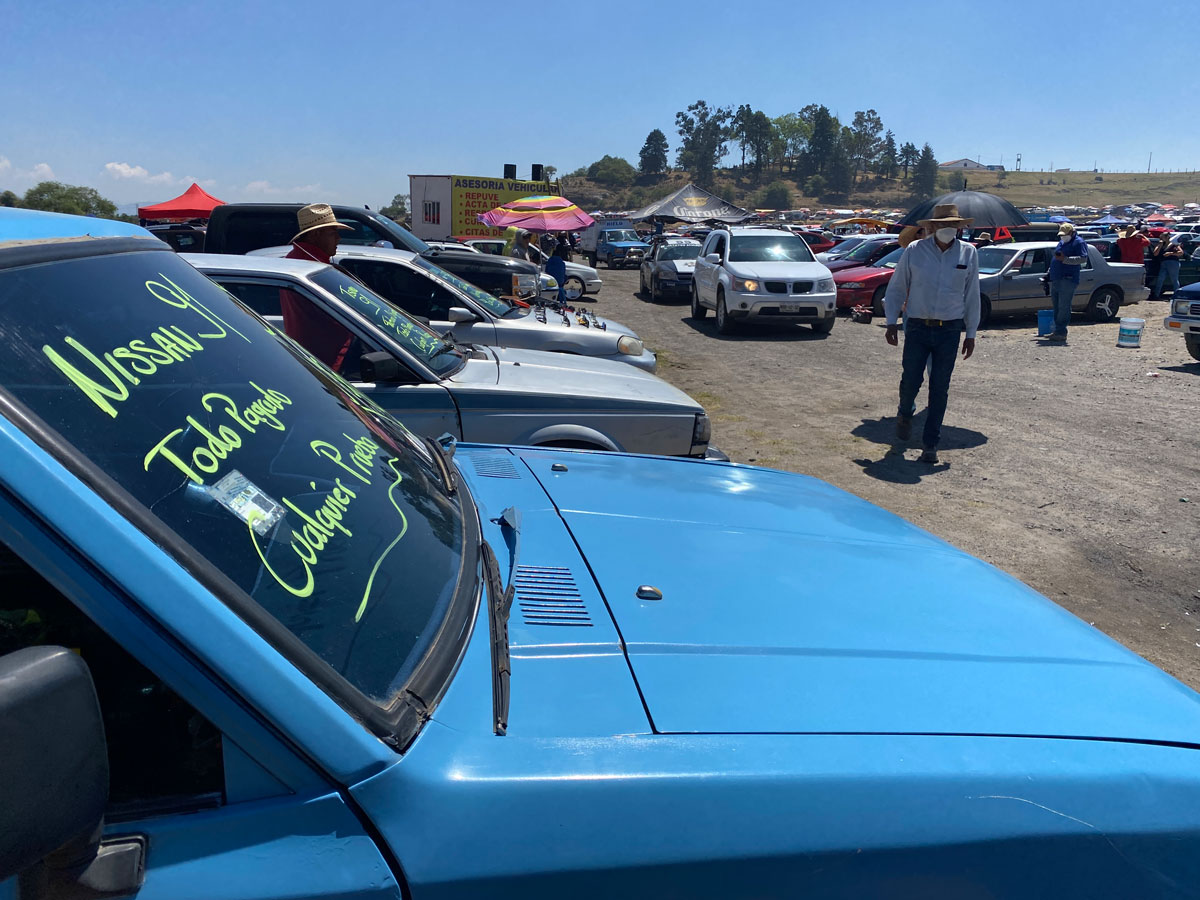Mercado de autos en el puente de San Bernabé