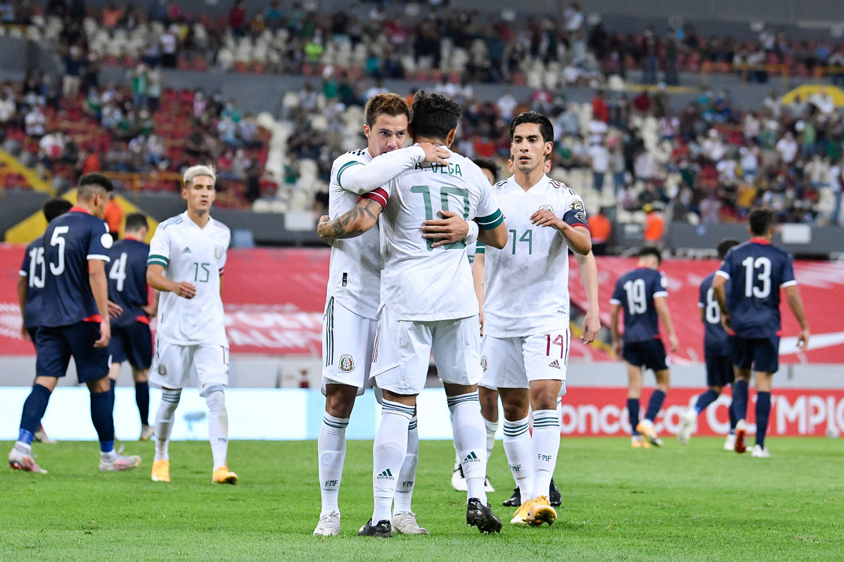 Festejo de gol de los jugadores aunque la afición no cumplió