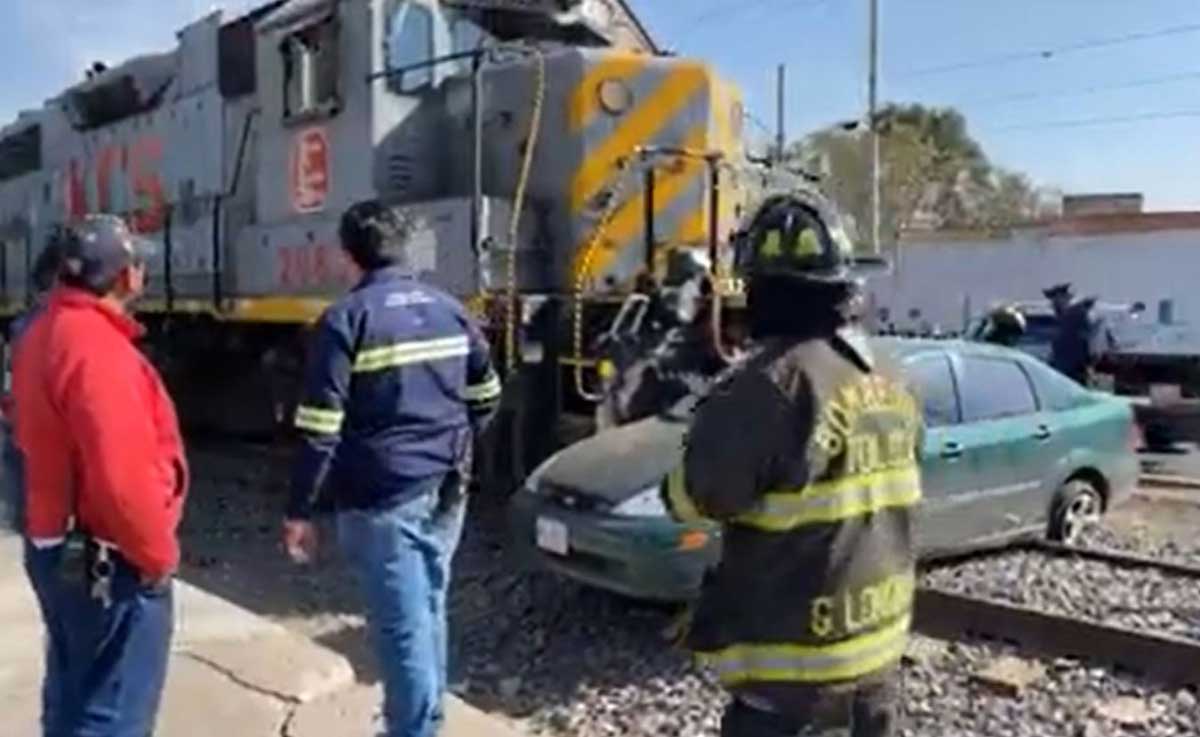 Toluca tren arrolla auto