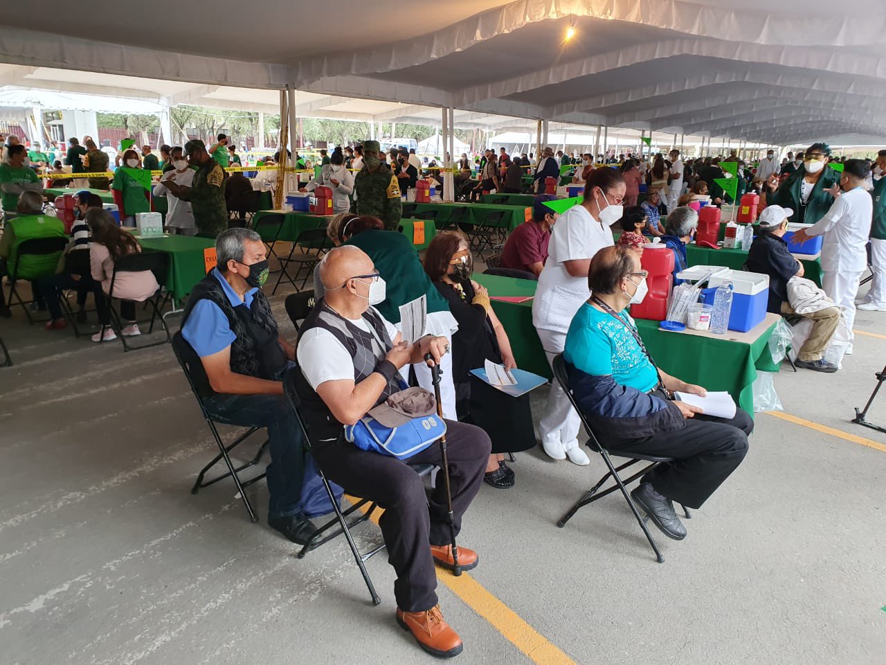 Vacunación Iztapalapa, mujer denuncia maltrato