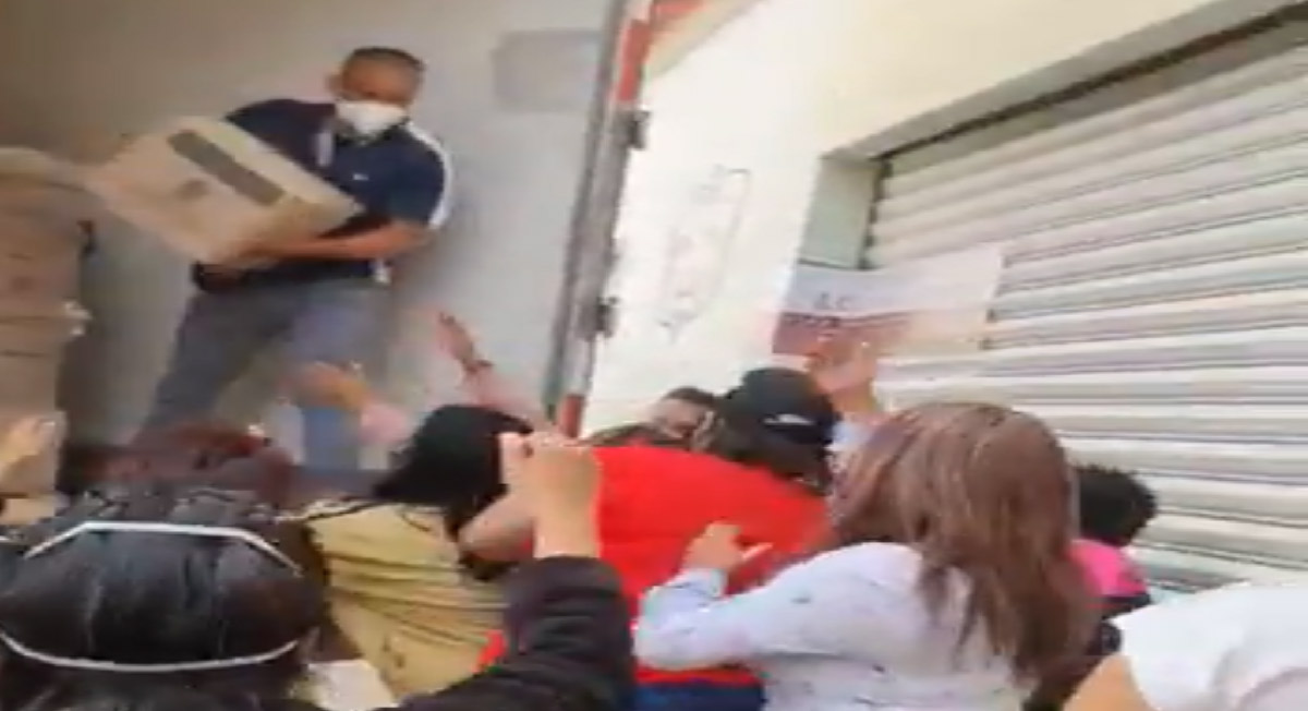 Noticias Técamac, el día de ayer hubo una rapiña de despensas pertenecientes a la secretaría de desarrollo social del Estado de México