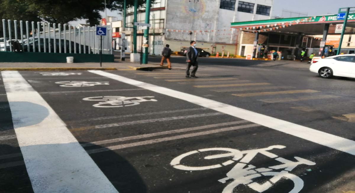 Noticias toluca: pintan parcialmente señalización de ciclovía en avenida hidalgo en la capital del estado de méxico