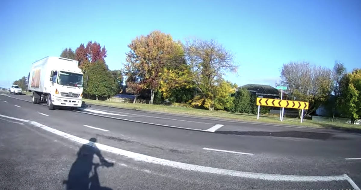 Riesgos de andar en bicicleta fue captado en vídeo y puesto en la red