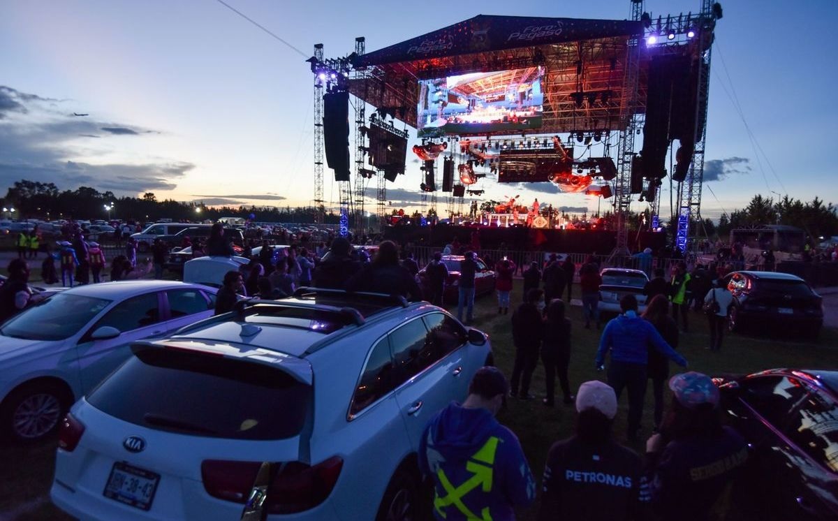 Las autoridades gubernamentales de la Ciudad de México (CDMX) han indicado que a partir de este lunes 5 de abril se podrán realizar nuevamente los autoconciertos