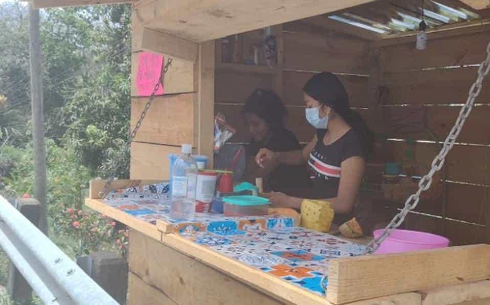 Joven invierte toda su beca Benito Juárez.