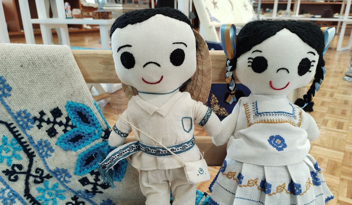 Los juguetes tradicionales como las muñecas o los trompos pueden ser una opción de regalo para este día del niño