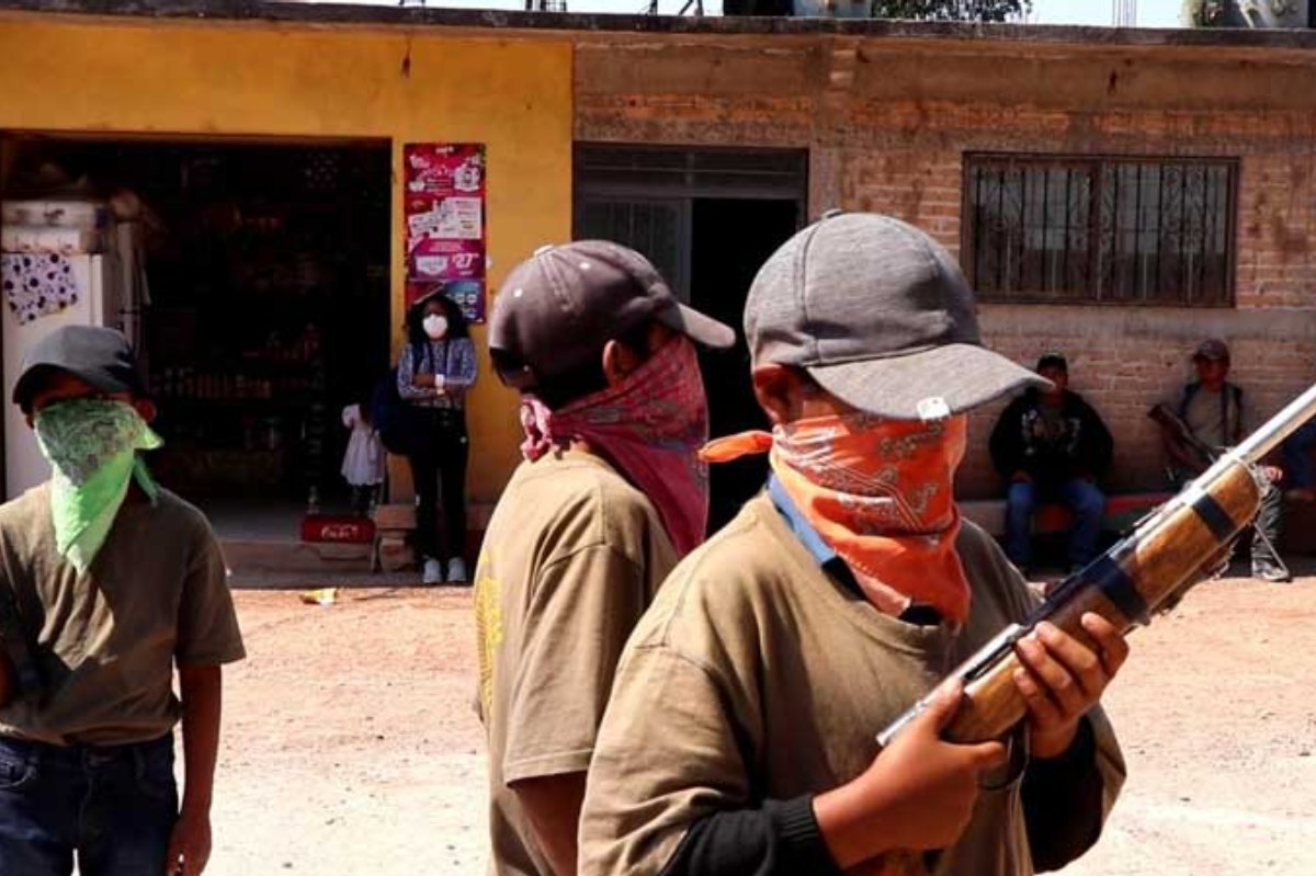 Los niños son reclutados para integra la policia comunitaria de guerrero