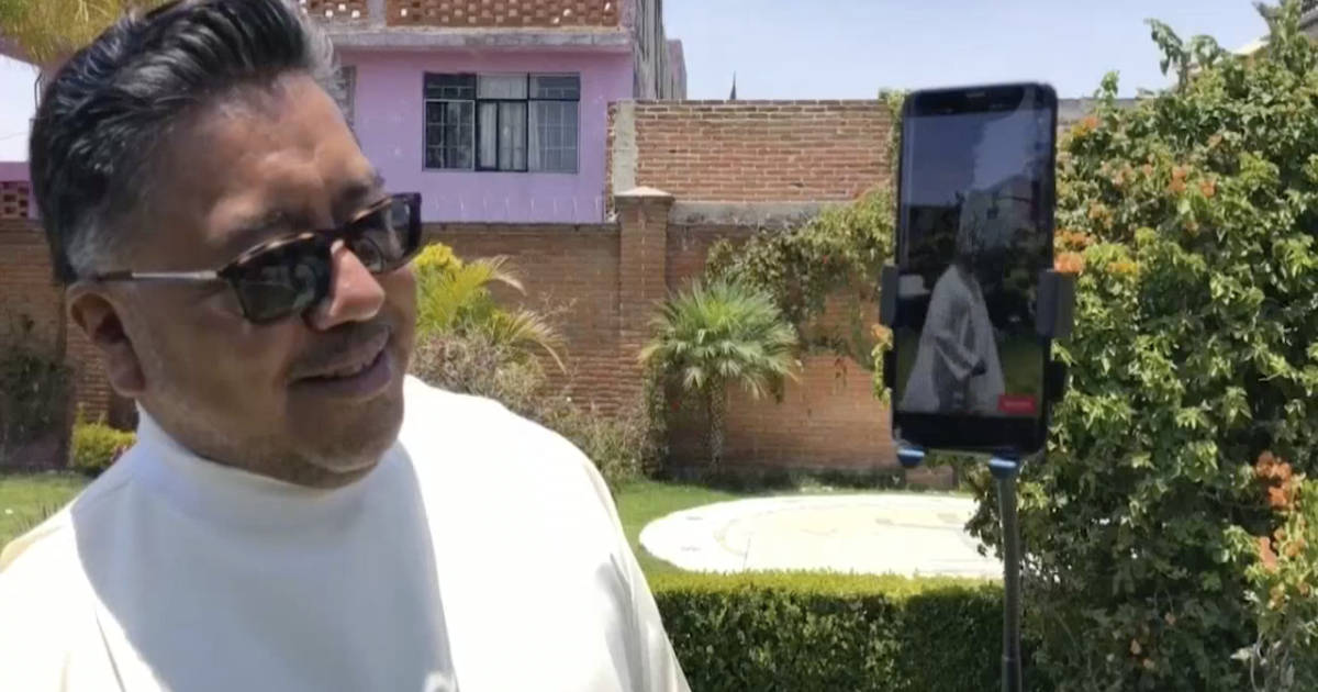 Sacerdote en TikTok revoluciona forma de impartir la religión a través de las redes sociales
