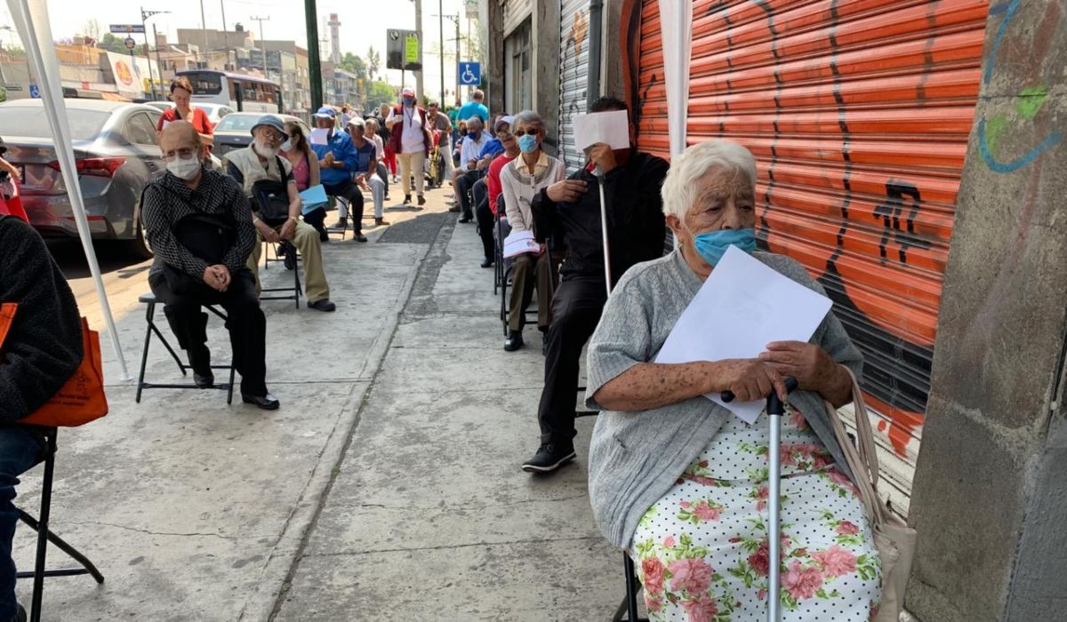 Derechohabientes formados para poder recibir su apoyo bimestral
