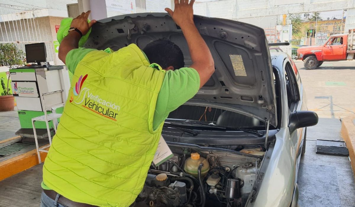 Los automoviles con engomado azul serán los que tendrán que verificar en el próximo mes de mayo